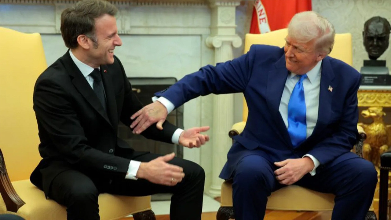 Donald Trump'a sır verilmez! Macron ve NATO liderini rezil etti Grönland'a bayrak dikti