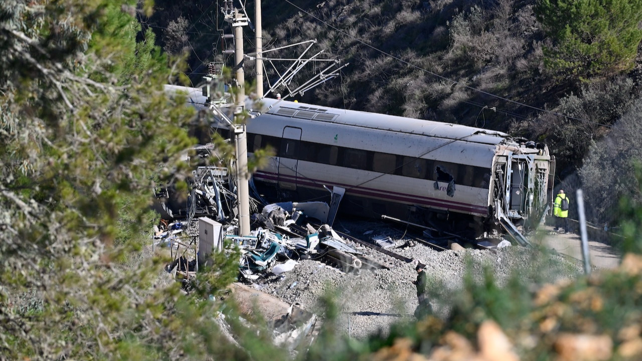 Tren kazası yaşanmıştı! İspanya'da kurtarma çalışmaları sürüyor...