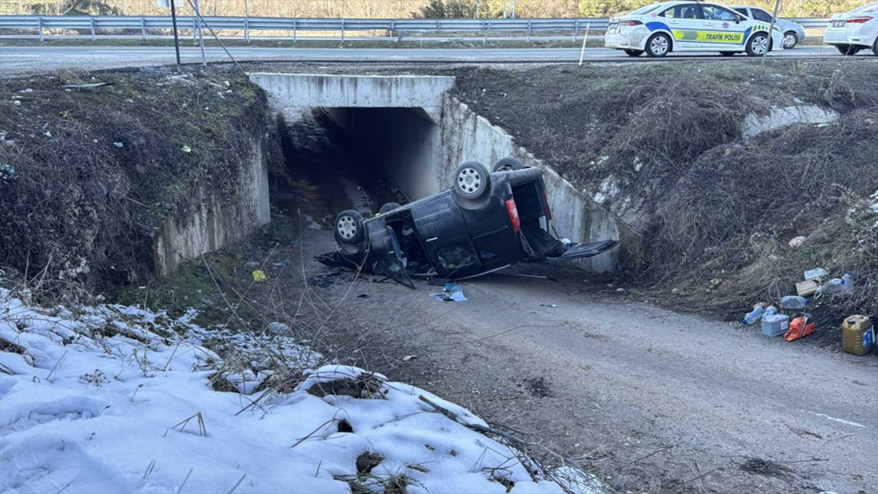 Kastamonu’da feci kaza! Araç alt geçide düştü
