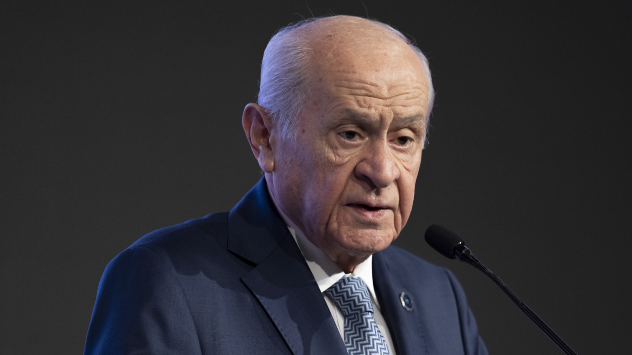 Bahçeli'den Türk bayrağının indirilmesine tepki: DEM Parti'nin birinci derecede sorumlu olduğu açıktır