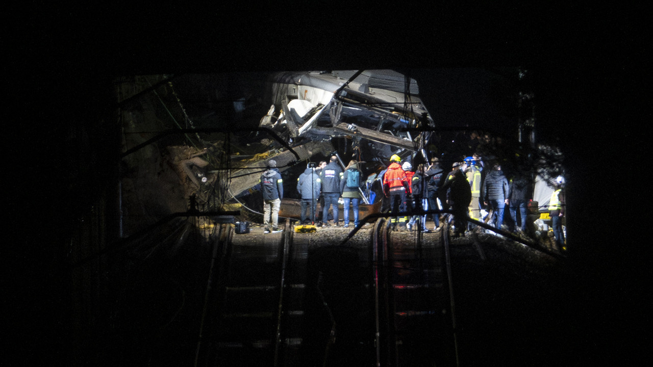 Tren kazası faciasıyla sarsılan İspanya'da bir tren kazası daha oldu