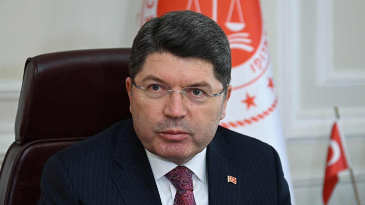 Yılmaz Tunç'tan Türk bayrağına saldırıya ilişkin yeni açıklama