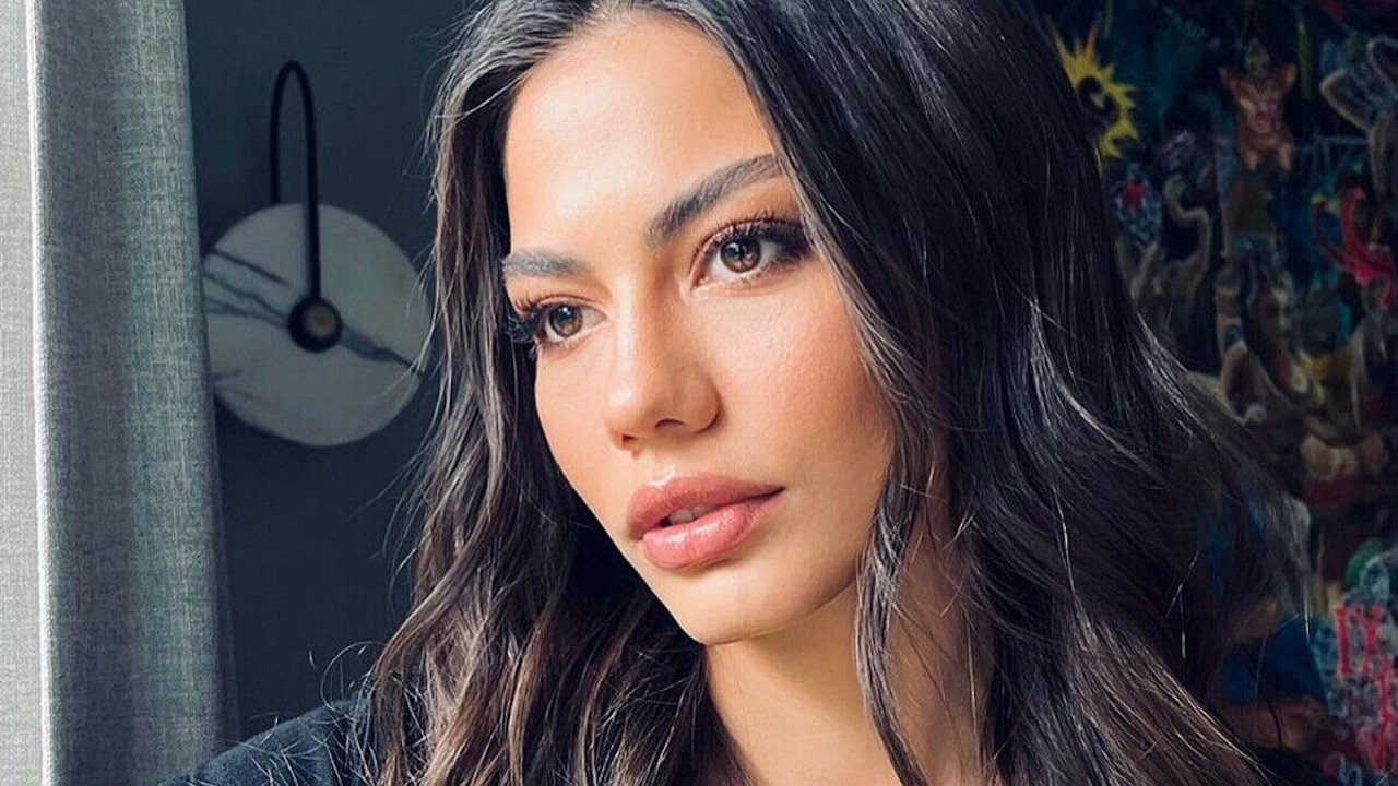 Demet Özdemir'den ayna karşısında paylaşım!