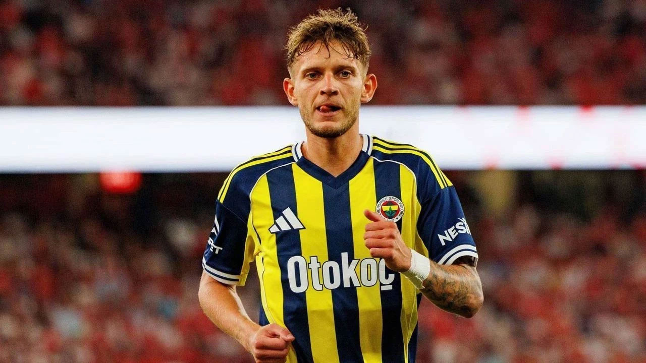 Fenerbahçe'nin yıldızı maç oynanırken takıma veda etti