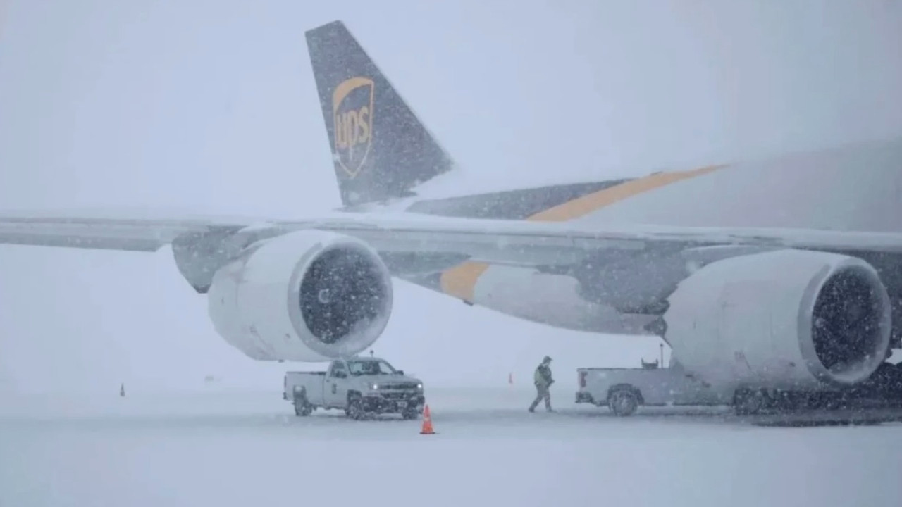 ABD'de kar ve fırtına ulaşımı durma noktasına getirdi! 1000'den fazla uçuş iptal