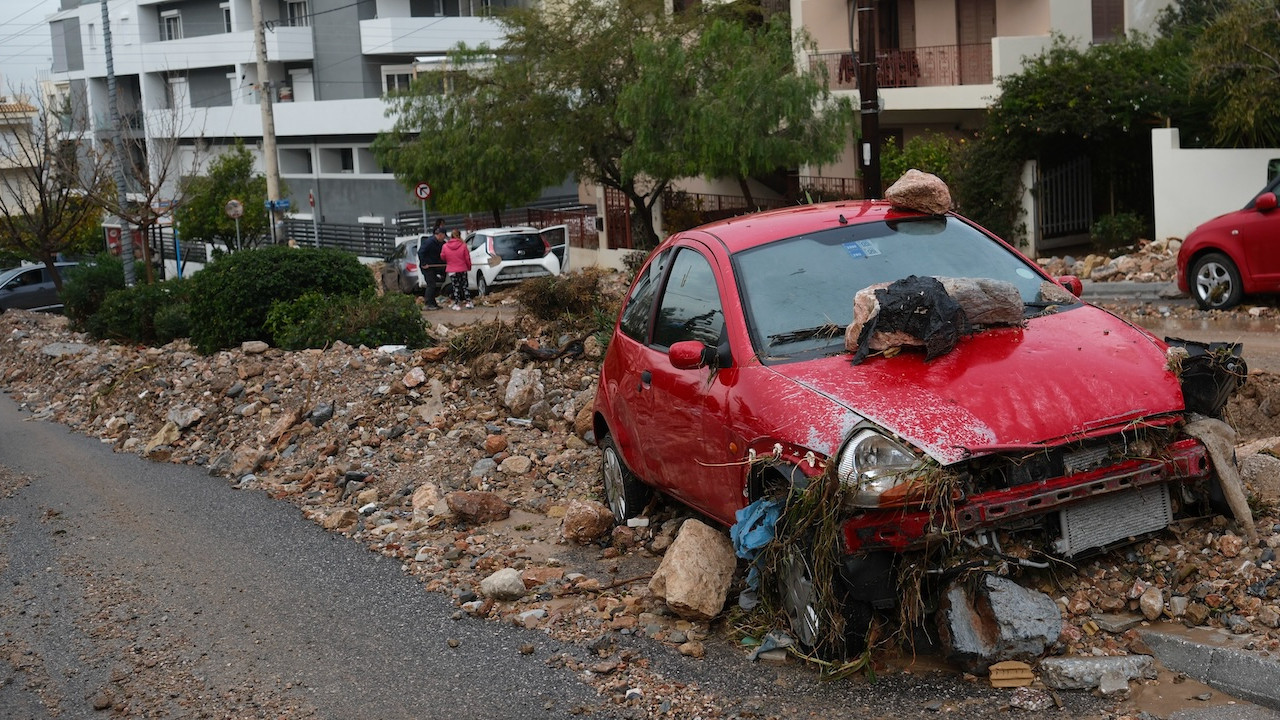 Yunanistan'da sel felaketi: 2 kişi hayatını kaybetti...