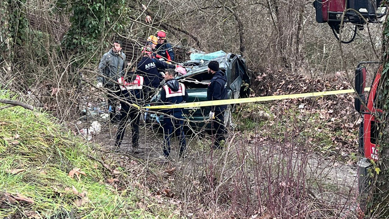 Şarampole devrilen otomobilin sürücüsü öldü