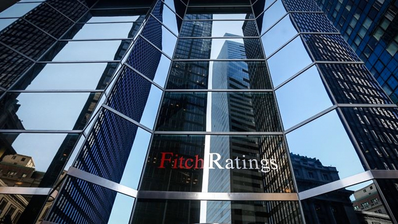 Fitch Türkiye'nin kredi notu görünümünü pozitife çevirdi