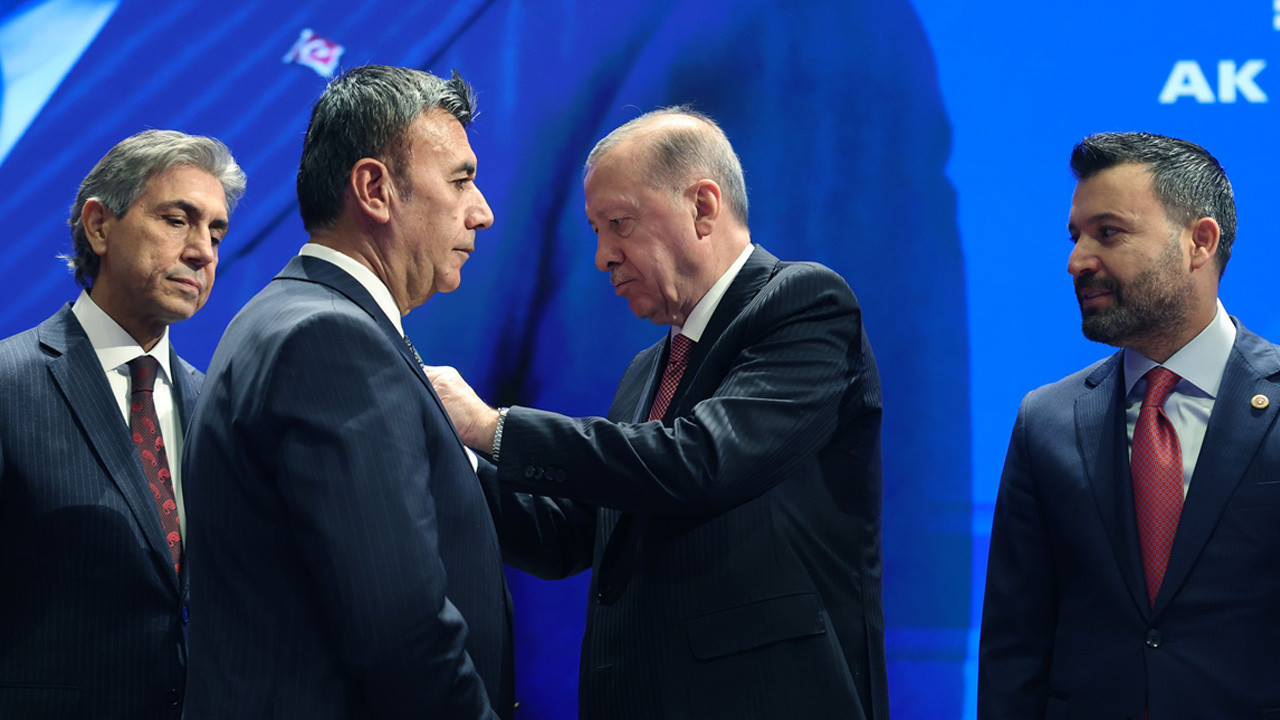 4 belediye başkanı AK Parti'ye katıldı! Rozetlerini Cumhurbaşkanı Erdoğan taktı