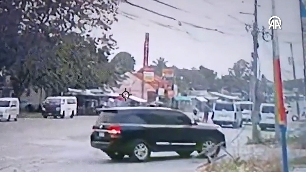 Belediye başkanına roketli saldırı anı kamerada