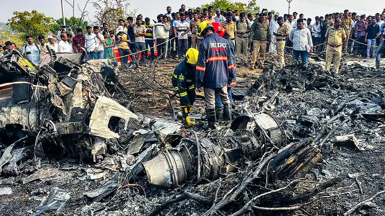 Hindistan'da uçak kazası: Başkan yardımcısı da oradaymış!