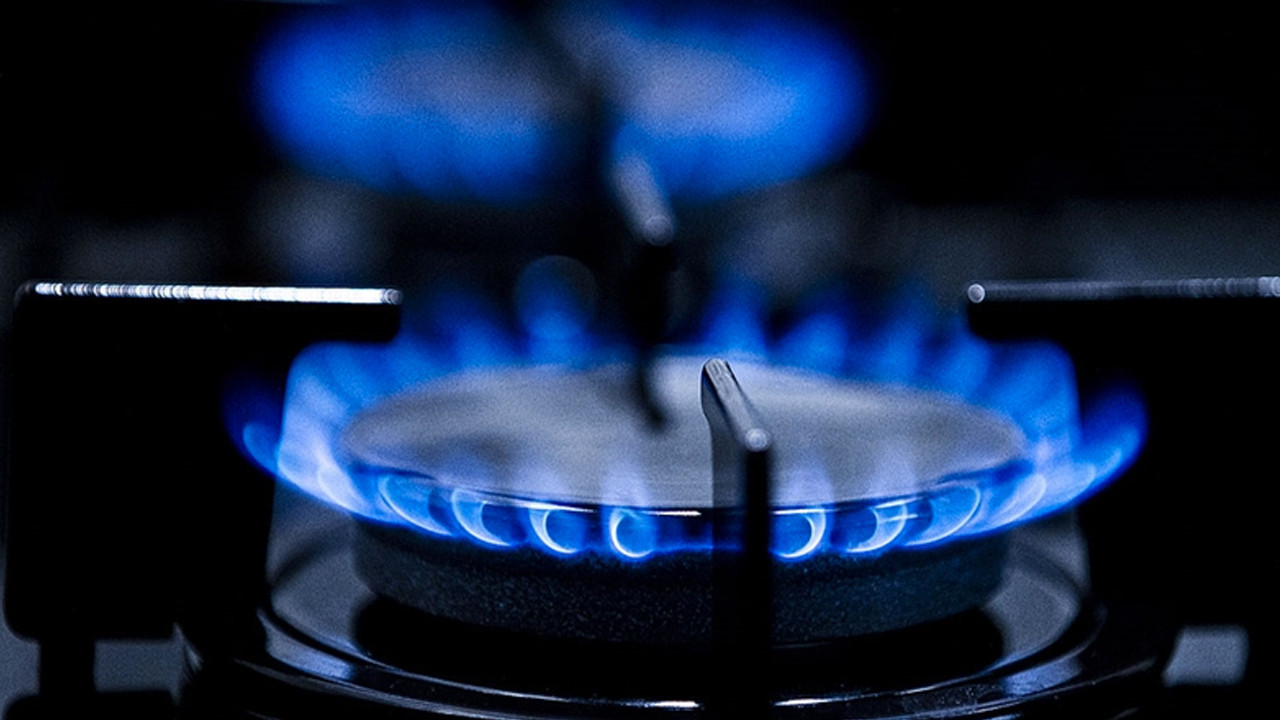 Bakan Alparslan Bayraktar açıkladı! Doğal gaz ve elektriğe zam gelecek mi?