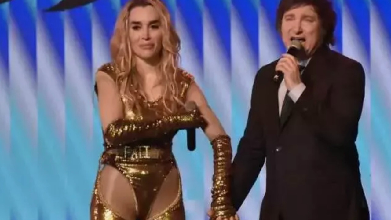 Dünya o anları konuşuyor! Sahneye çıkan kişi Arjantin'in devlet başkanı