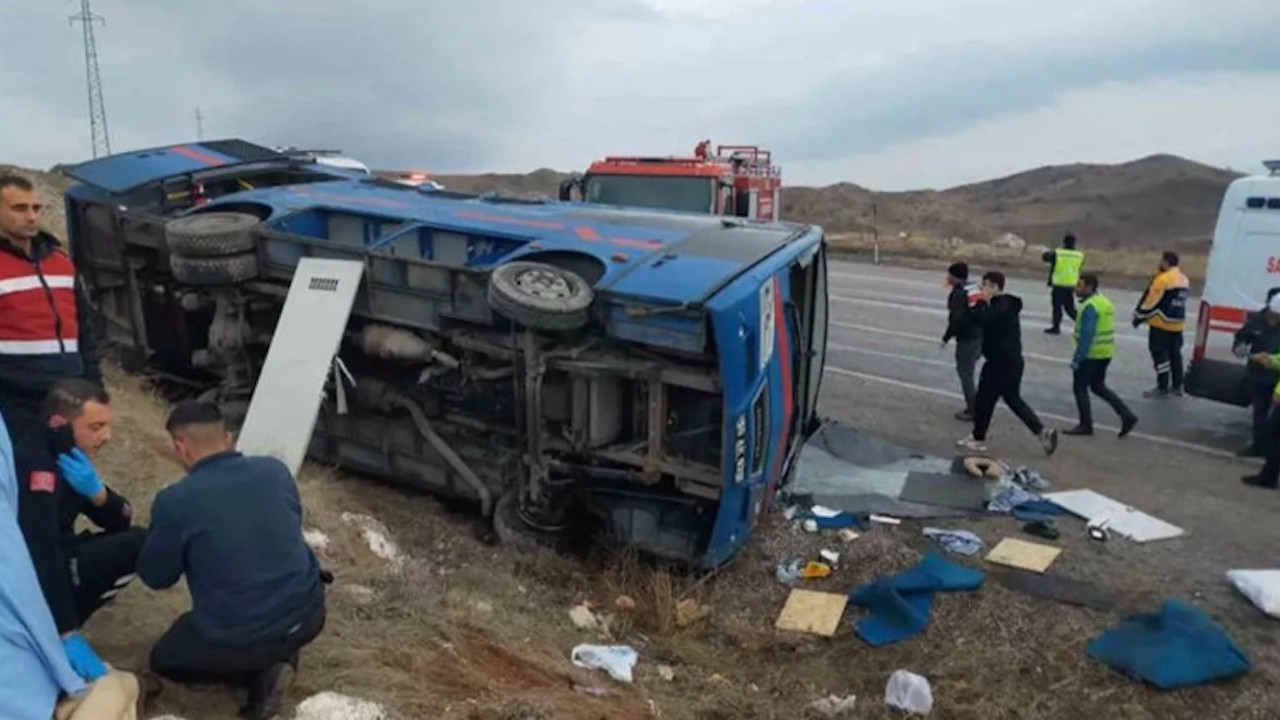 Eyüpsultan'da korkunç kaza! Cezaevi nakil aracı devrildi