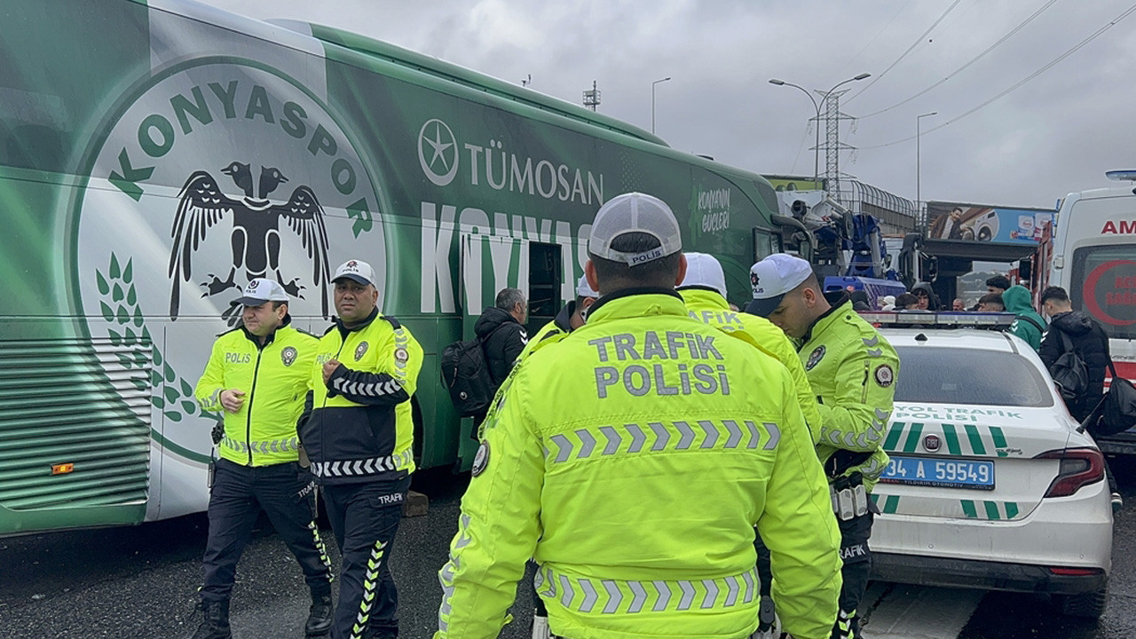 Konyaspor'un genç takım otobüsü kaza yaptı! Yaralılar var
