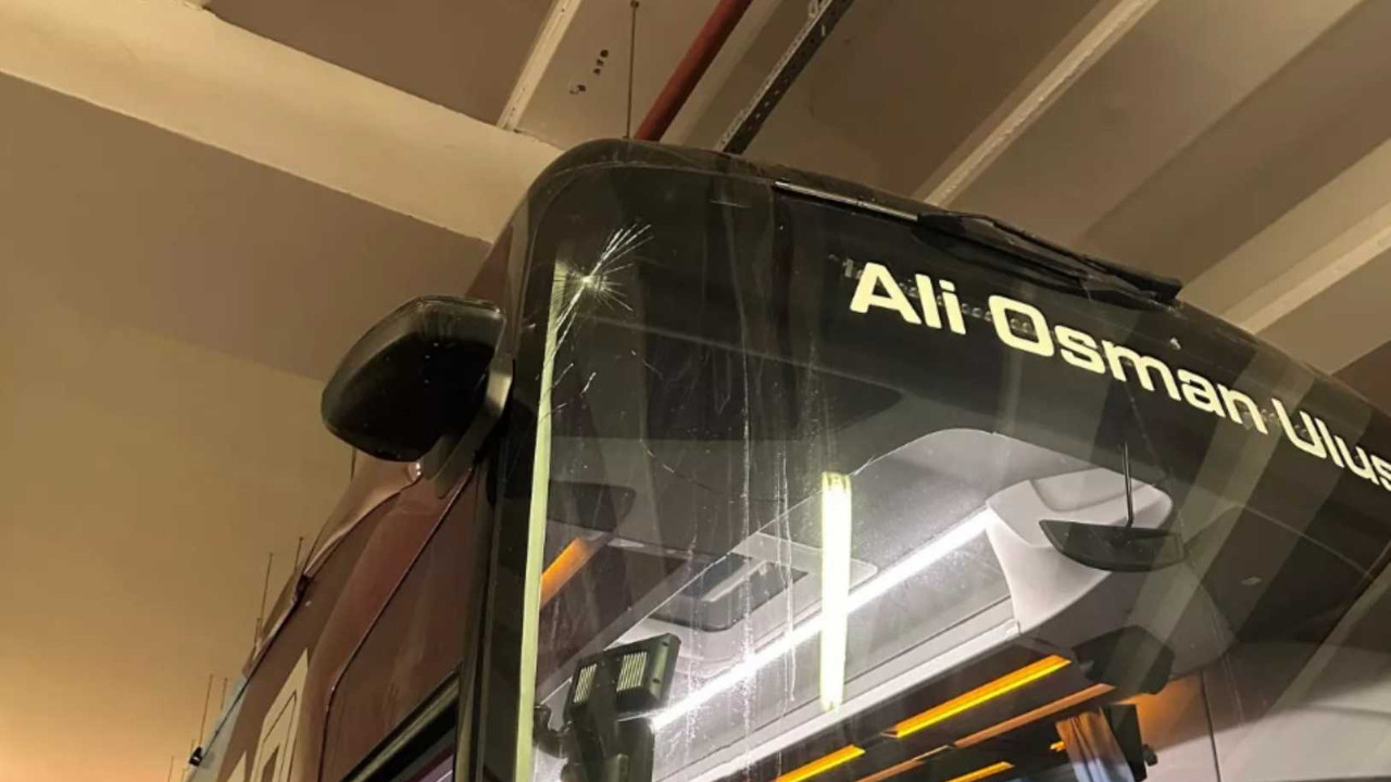 Trabzonspor takım otobüsüne taşlı saldırı