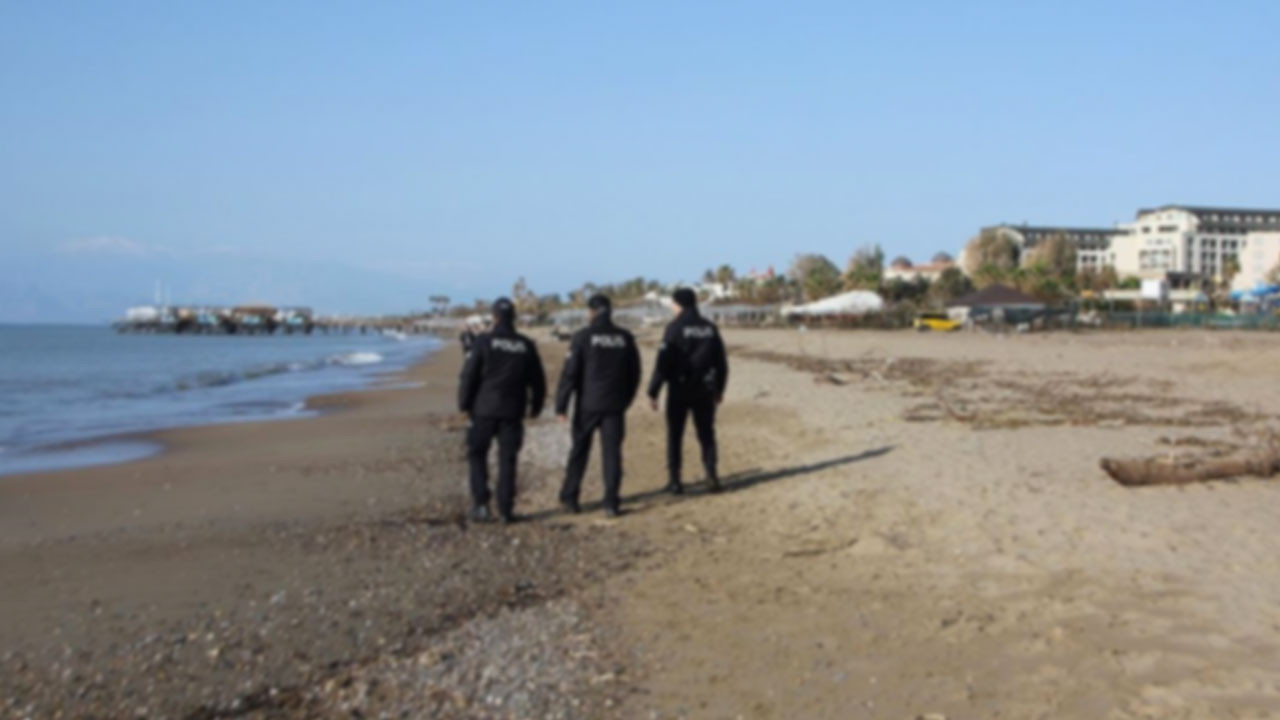 Sahile vurmuş bir çocuk cesedi bulundu