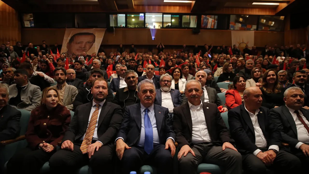 AK Partili Yazıcı'dan CHP'ye yolsuzluk tepkisi: Belediyeleri söğüşlediler