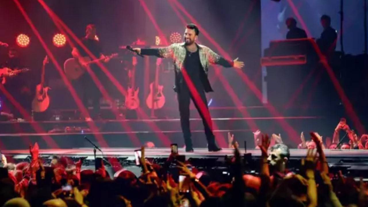 Hayranlığın böylesi! Tarkan'ın terli havlusunu alınca sevinç çığlıkları attı...