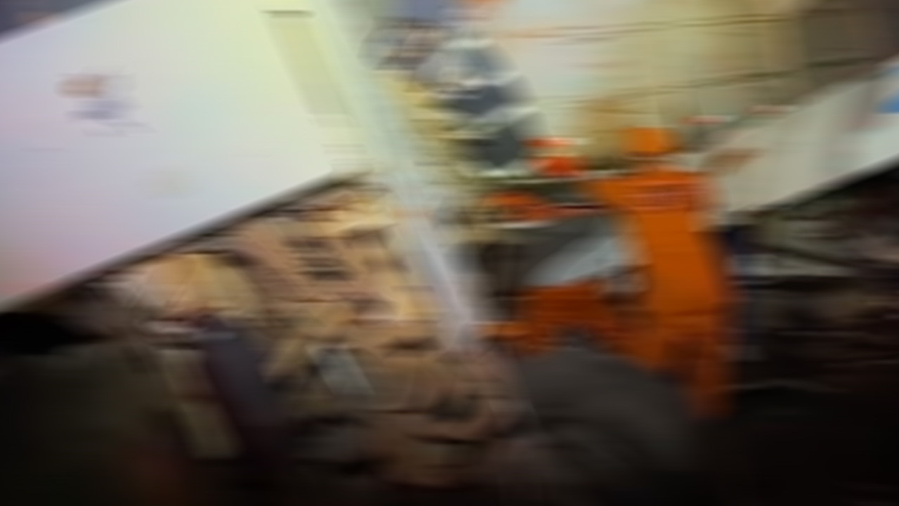 Otobüs devrildi! 16 kişi hayatını kaybetti