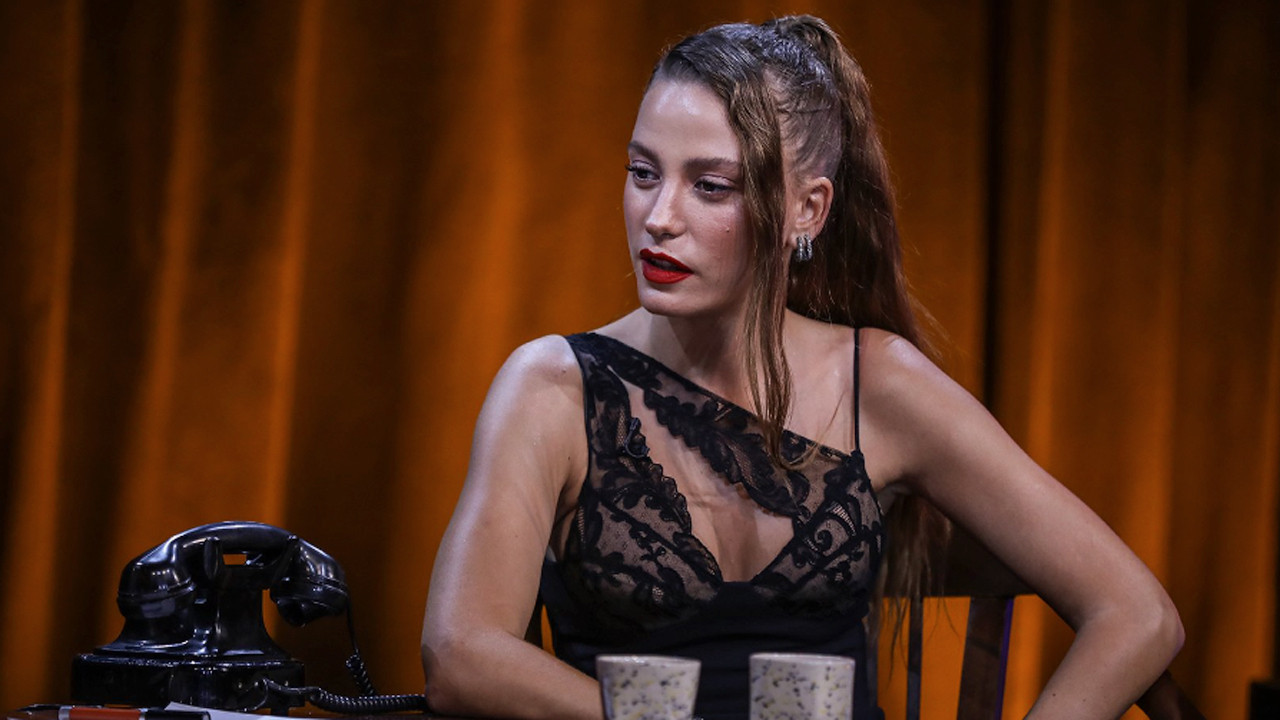 Serenay Sarıkaya'dan cesur poz! Bacağındaki tüyler olay oldu