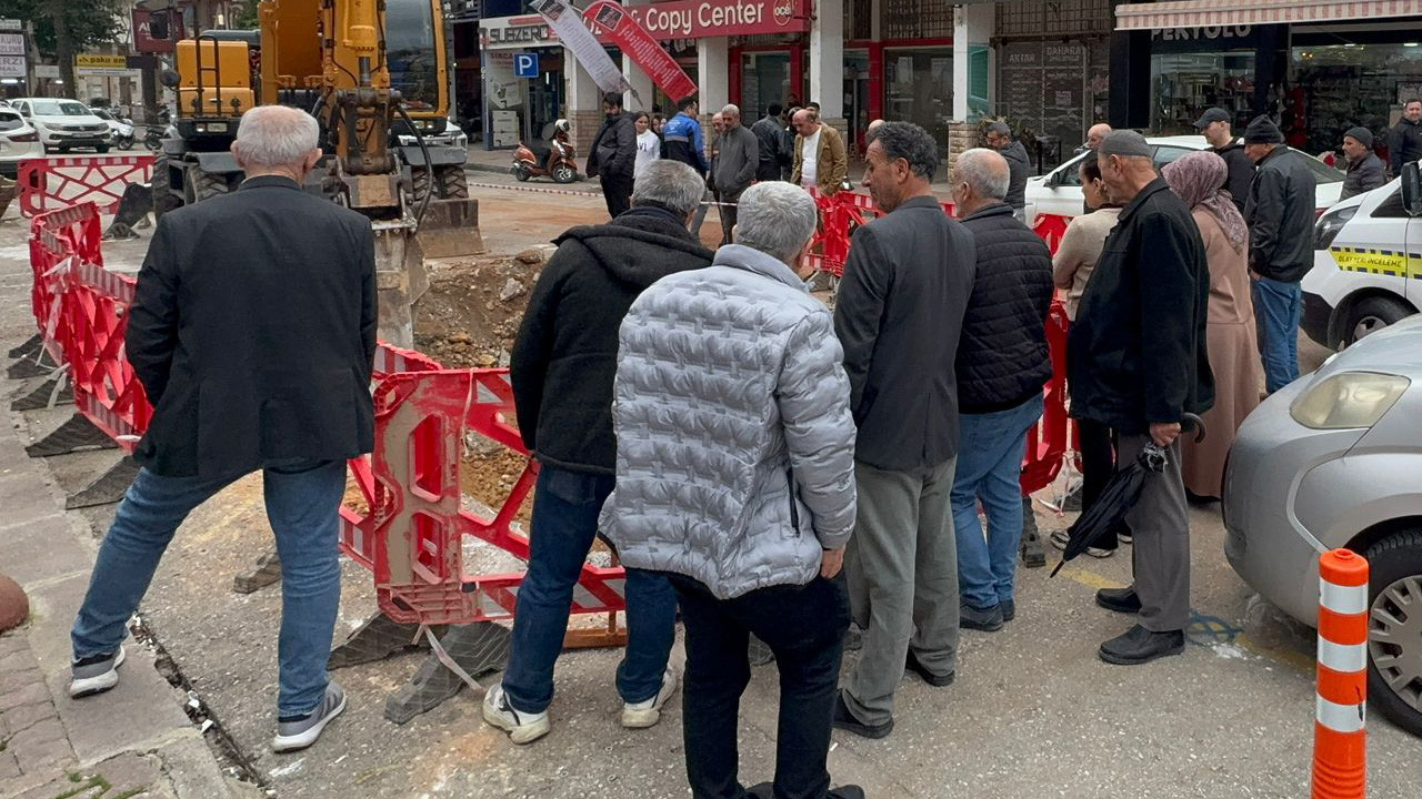 Antalya'da altyapı çalışmasında bulunan kemikler ekipleri alarma geçirdi