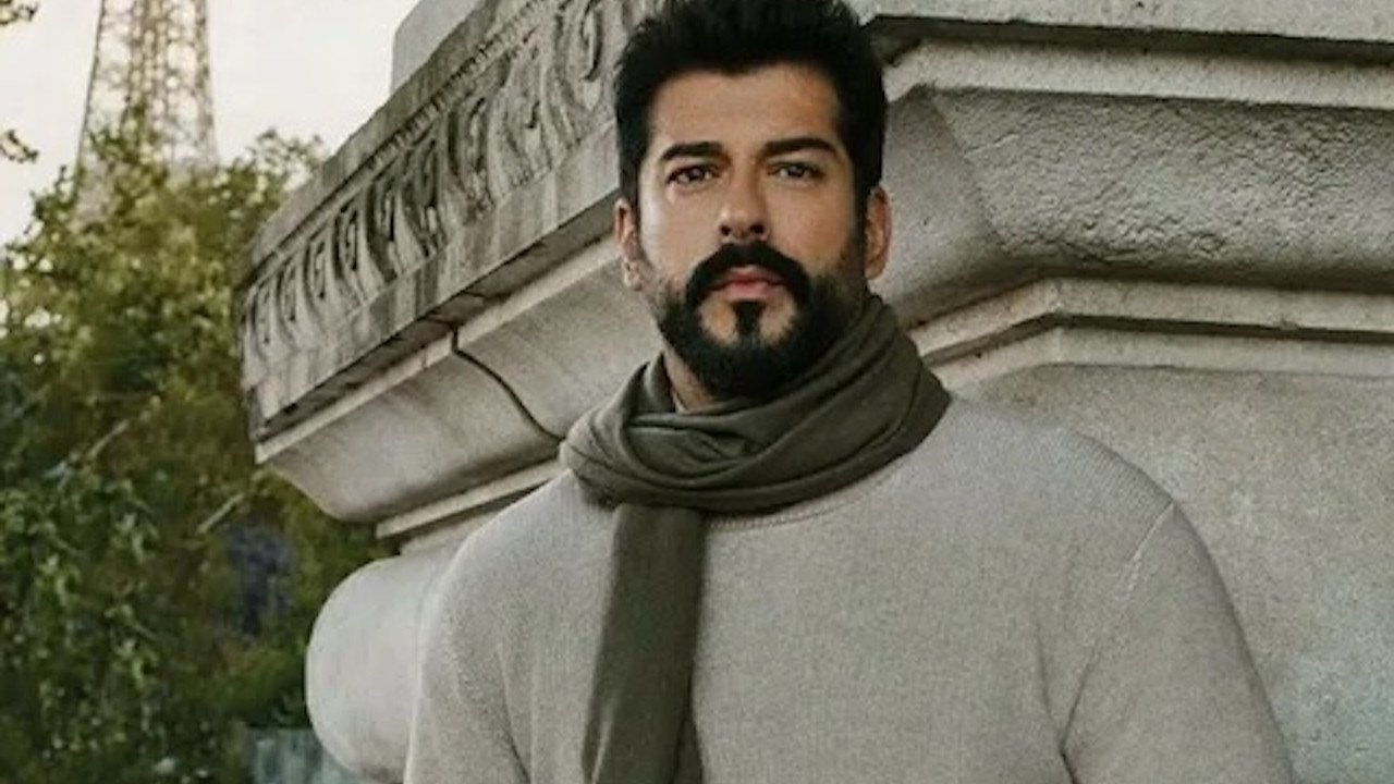 Ünlü oyuncu Burak Özçivit lüks aracıyla Etiler'de görüldü...