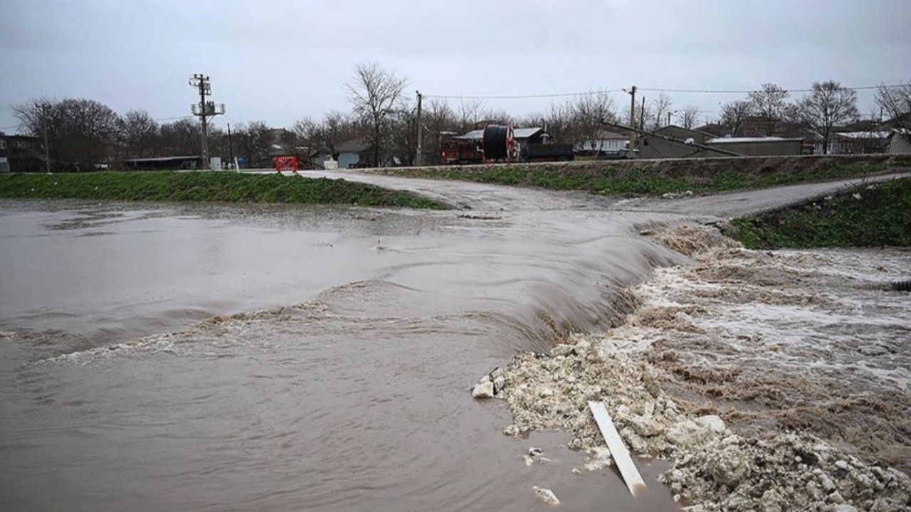 Edirne'de sağanak yağış! Hayat felç oldu