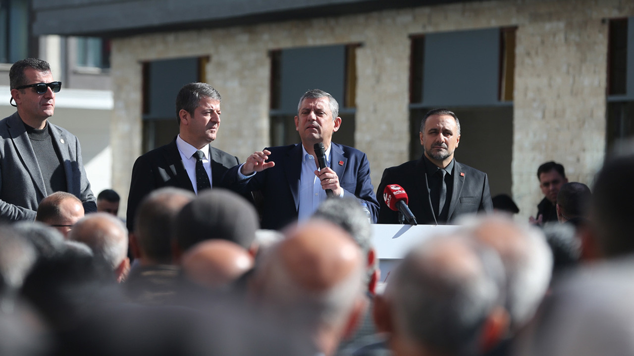 CHP Genel Başkanı Özgür Özel'e Hatay Reyhanlı'da protesto şoku