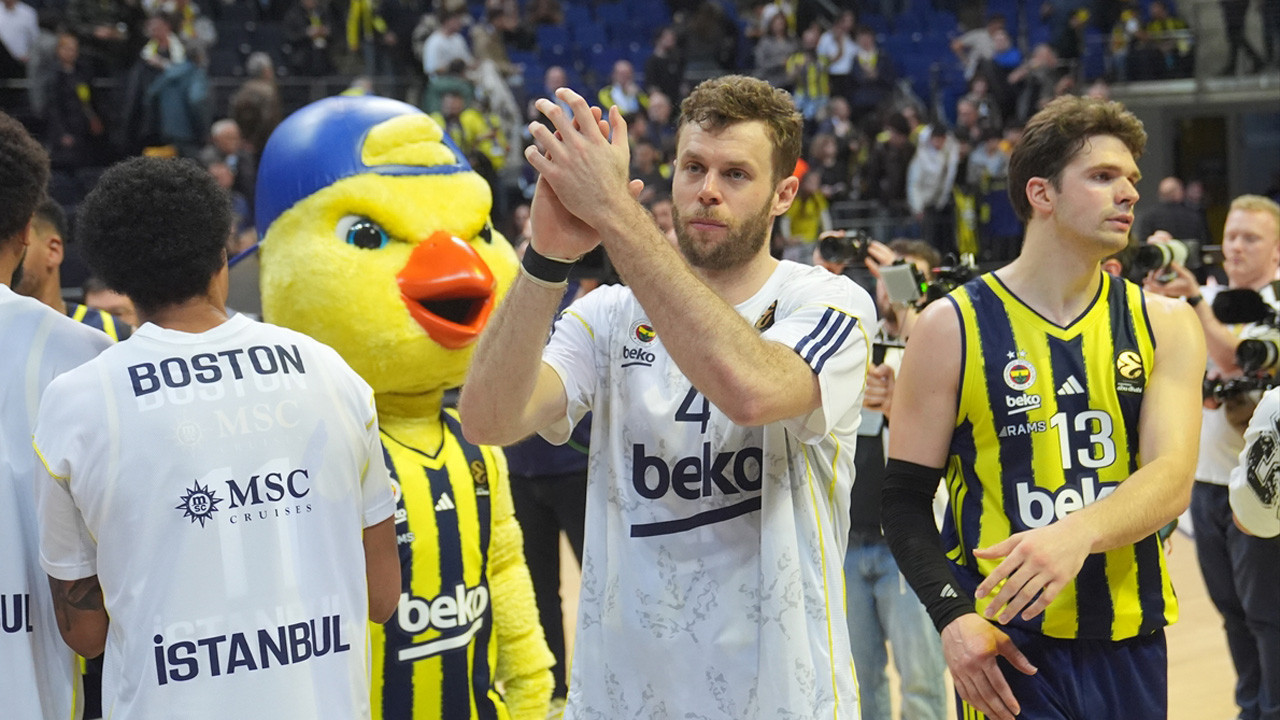 Tarık Biberovic ikinci yarı coştu Fenerbahçe Beko Paris'te kazandı