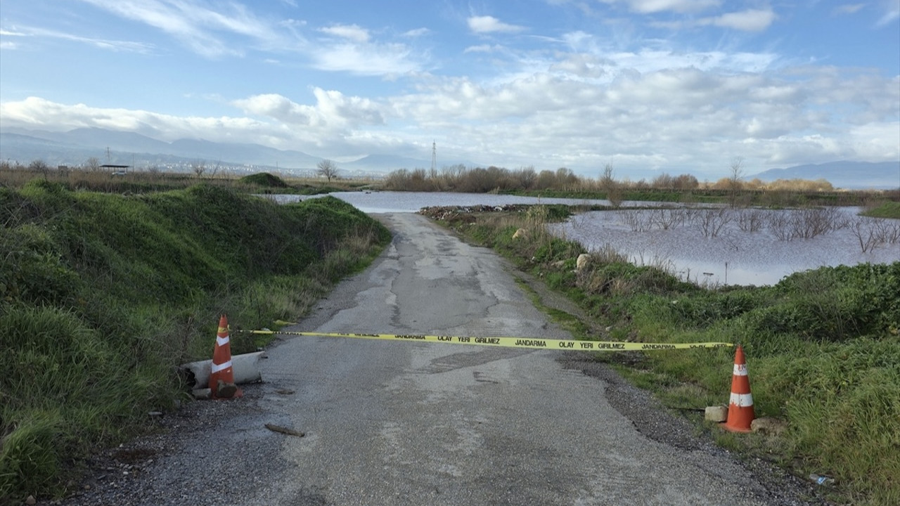 Manisa'da sağanak! Gediz Nehri'ndeki köprüler kapatıldı