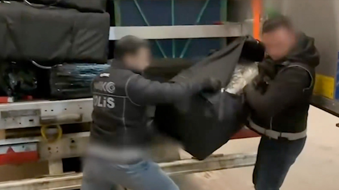 Bakan Yerlikaya duyurdu: Edirne'de 240 kilogram uyuşturucu ele geçirildi