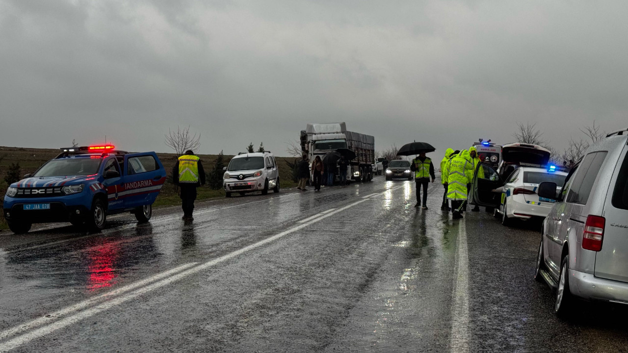 Mardin'de tır ve otomobil çarpıştı: 1 ölü, 4 yaralı...