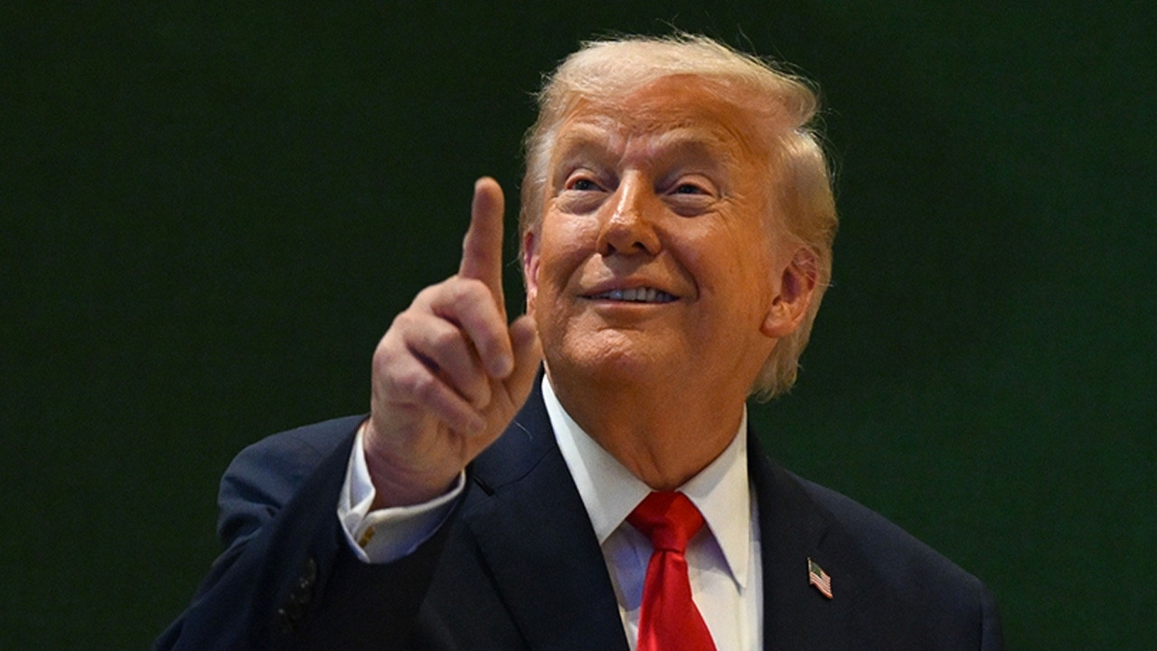 İran ile iş yapan ülkelere ek vergi! ABD Başkanı Donald Trump imzaladı