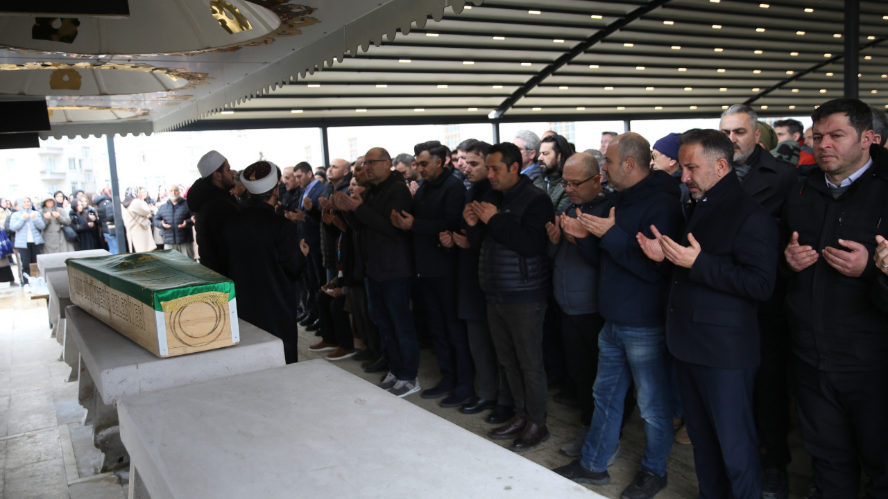 Ordu'da üzen olay! Halı saha maçında kalp krizi geçiren öğretmen yaşamını yitirdi