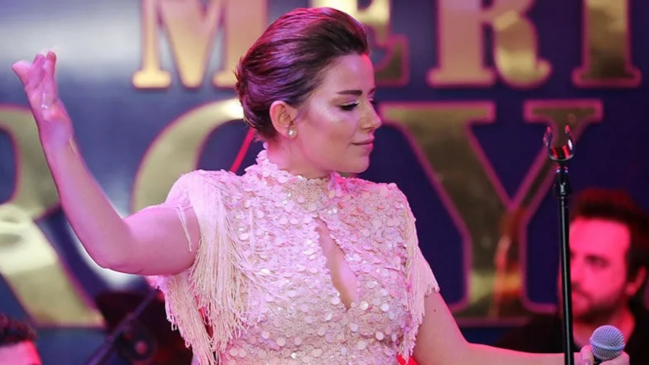 Merve Özbey konserinde N'Golo Kante şarkısı! Taraftar coştukça coştu