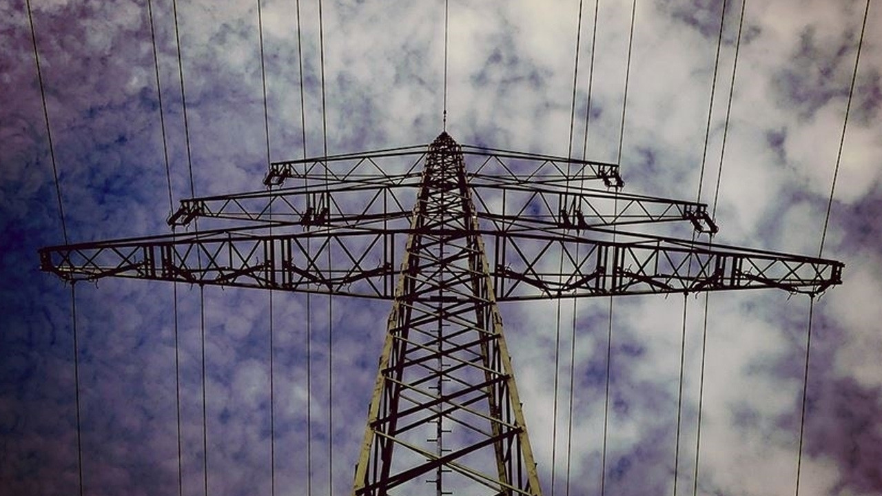 Bu şehirde elektriğin yarısı kaçak kullanılıyor! Türkiye ekonomisine 15 milyar TL'lik zarar