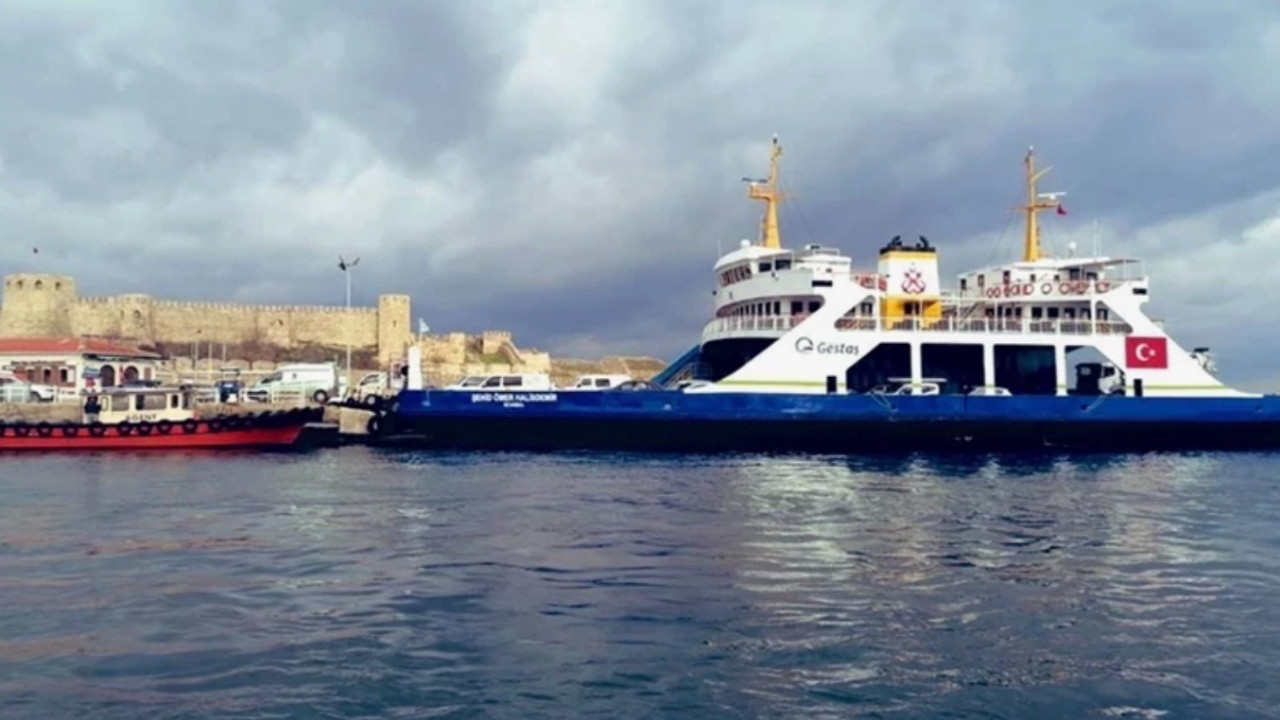 Bozcaada'da fırtına nedeniyle yarınki iki feribot seferi iptal