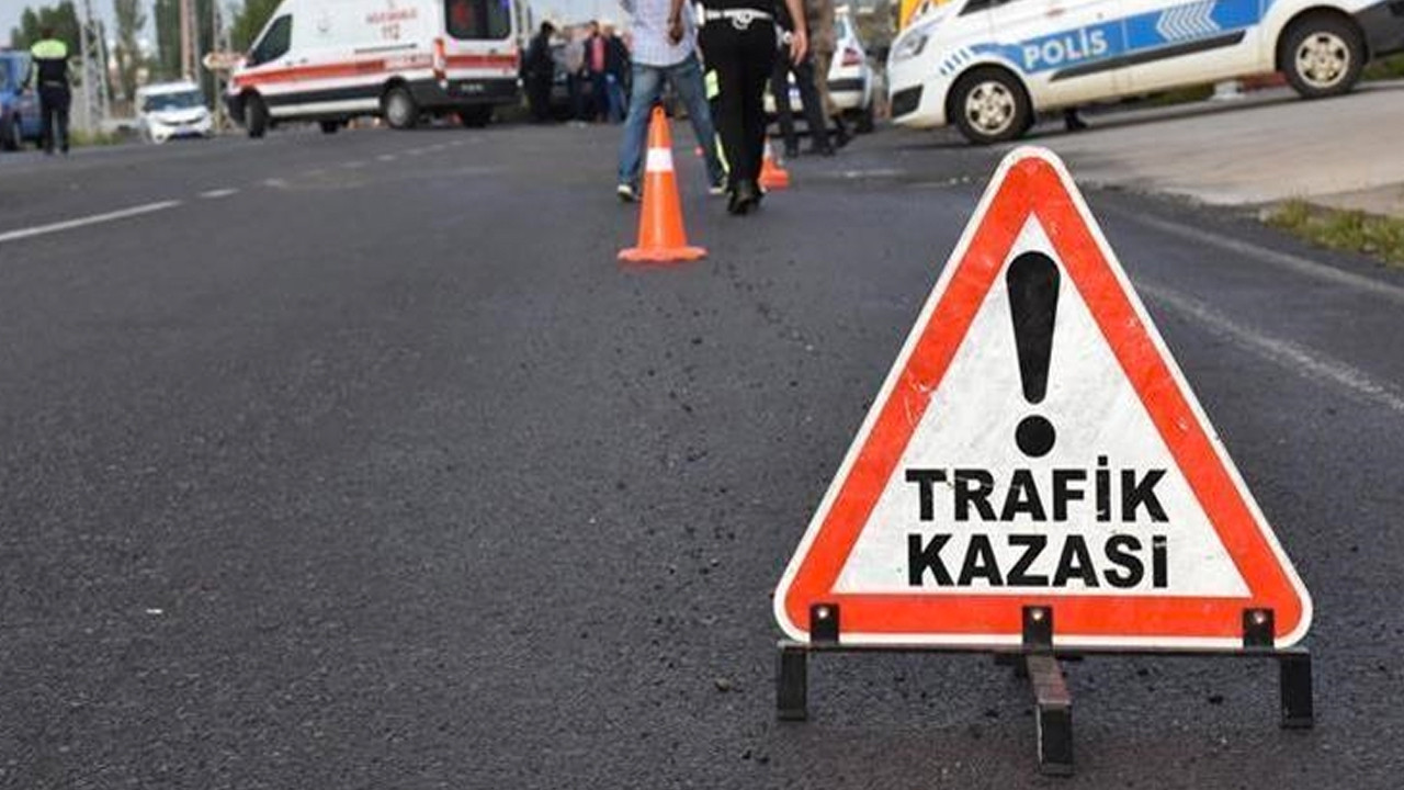 Otoyolda temizlik yapan Karayolları Genel Müdürlüğü işçilerine otomobil çarptı!