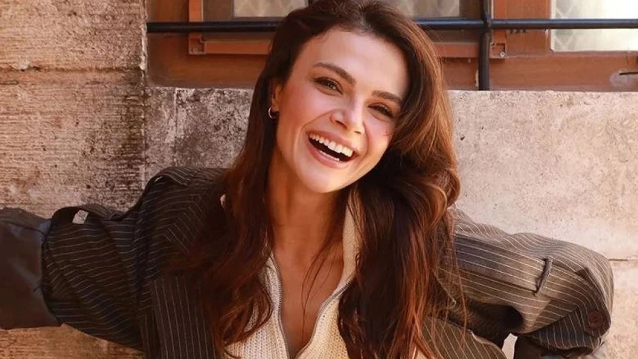 İzlenme rekorları kıran Uzak Şehir'in Alya'sı Sinem Ünsal yayınladı! O paylaşımı sosyal medyayı salladı