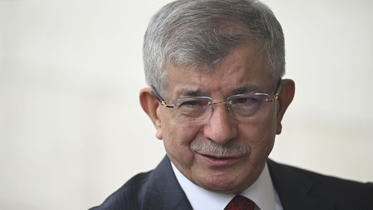 Ahmet Davutoğlu: Maddi sıkıntılar yaşıyorum