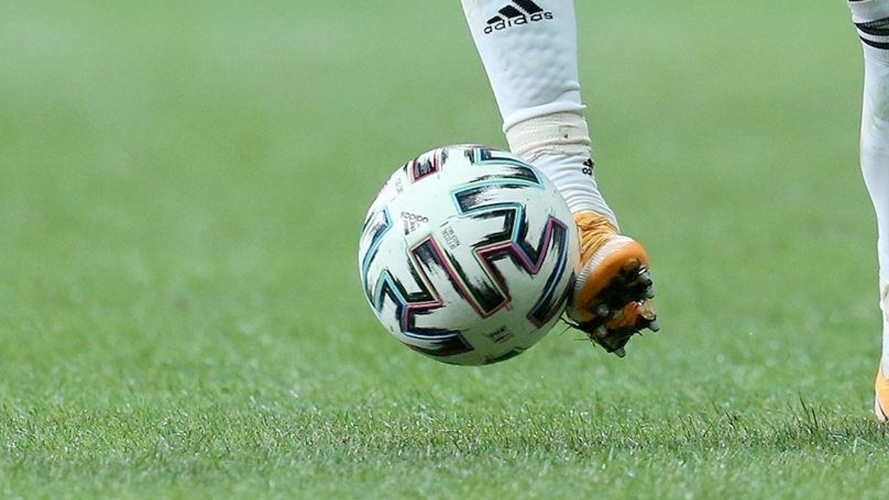 Devlerin sürpriz yenilgileri Avrupa'da iki büyük ligde lider değişti