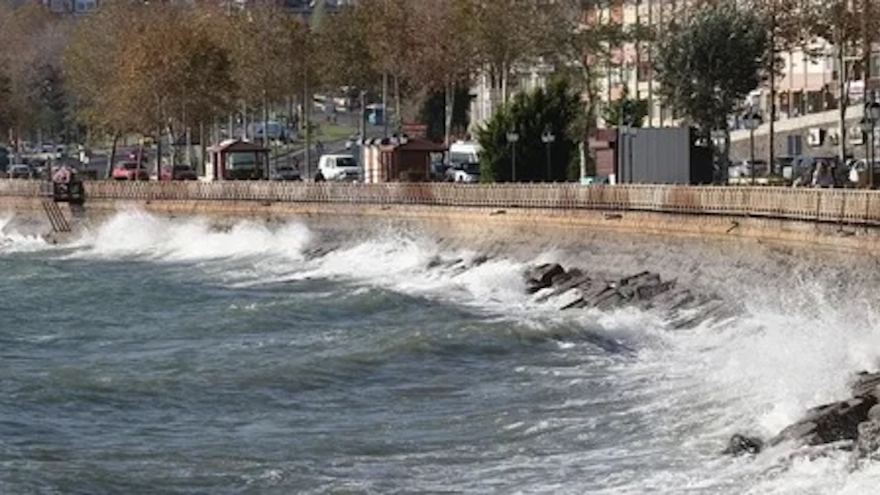Lodos sona erdi! Tekirdağ'da deniz ulaşımı devam ediyor...