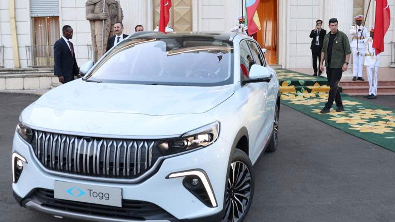 Cumhurbaşkanı Erdoğan, Etiyopya Başbakanı Ahmed'e Togg hediye etti