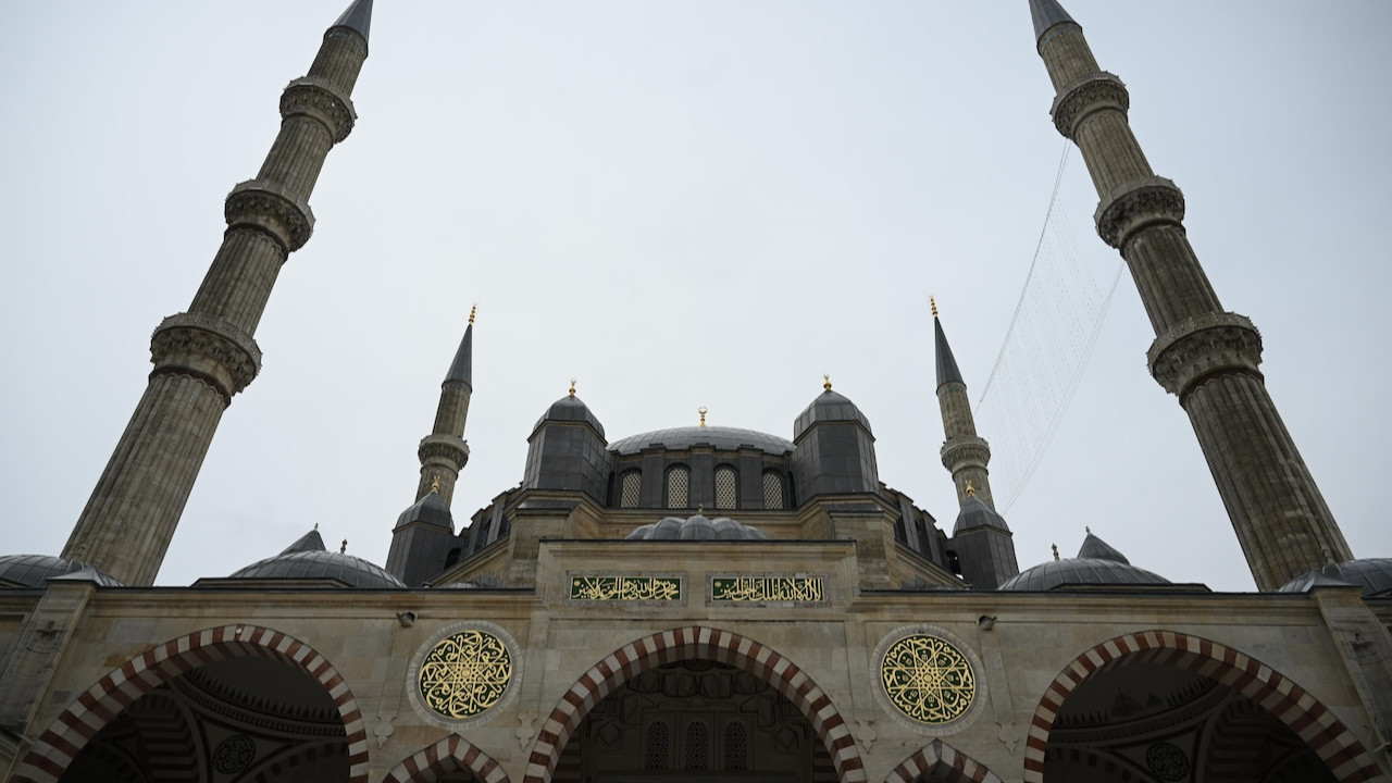 Selimiye Camii'nde restorasyon çalışmaları sonrası ilk kez namaz kılındı