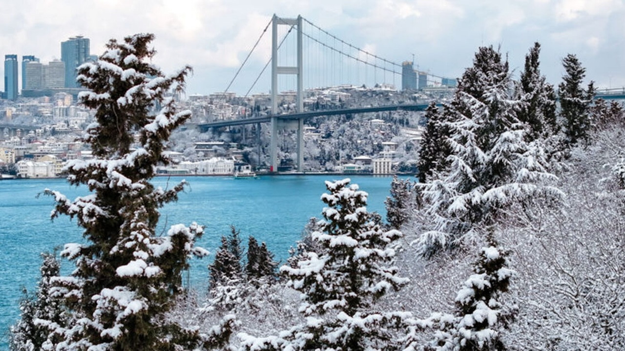 İstanbul'da sıcaklıklar aniden düştü! Kar yağışı başladı...