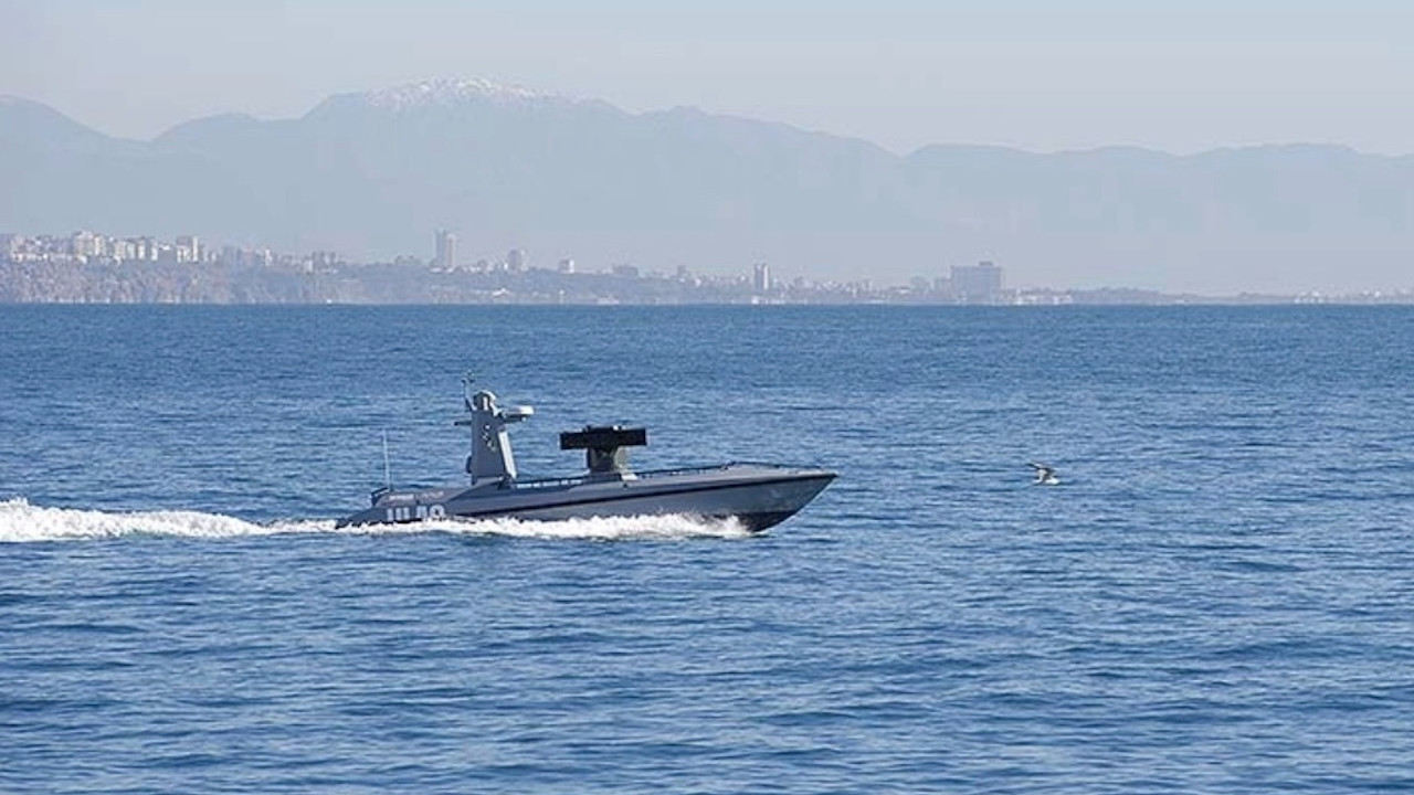 Türkiye'nin ilk silahlı insansız deniz aracı yerli silahıyla göreve başladı