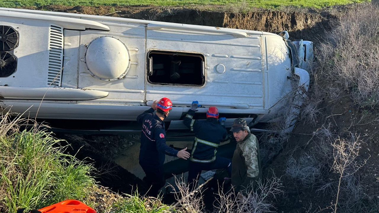 Öğrenci servisi dereye uçtu! Yaralılar var