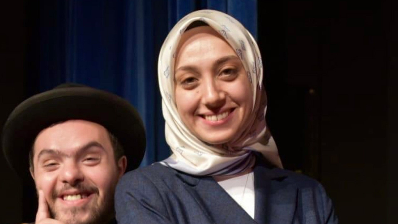 Koruma polisi şemsiye tuttu! Kaymakam Neslihan Duman'dan tepki çeken görüntüye dair açıklama