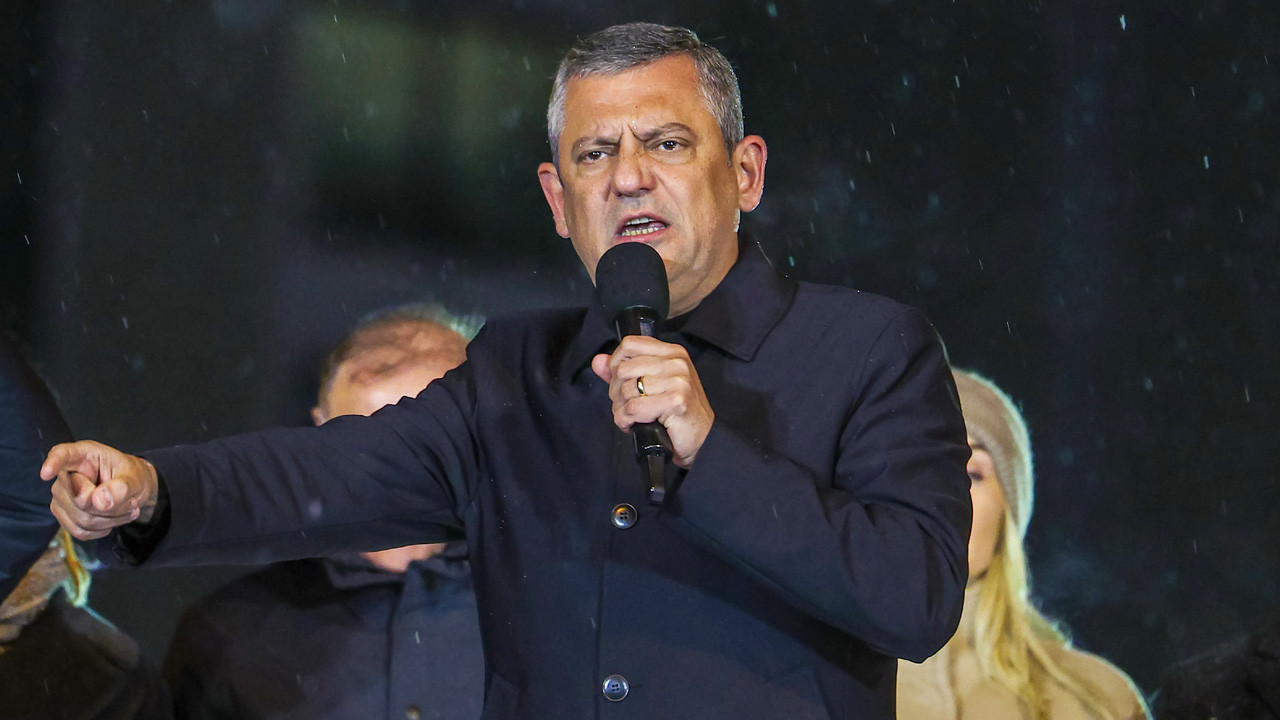 Özgür Özel'den mahkeme salonu iddiası: O gök kubbeyi tepenize yıkacağız